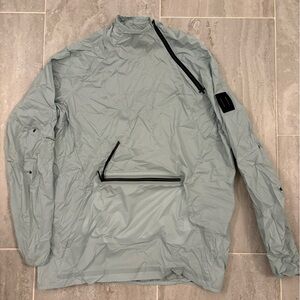 On Running Light Green/Gray Women's Packable wind Breaker